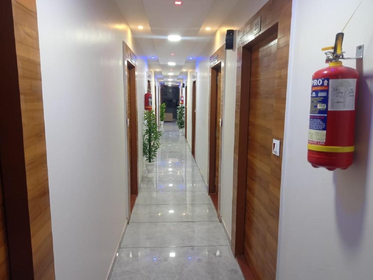 Hotel Dreamland Vadodara Exterior photo